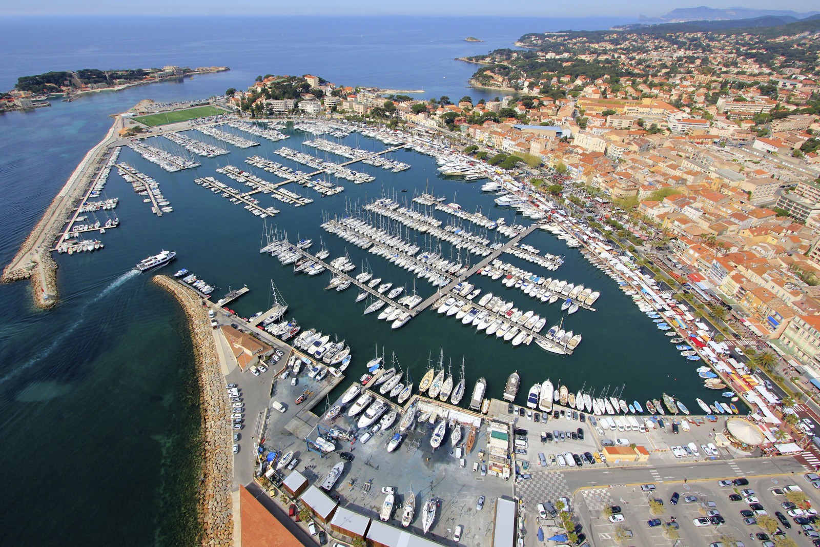 Vue aérienne du port de Bandol