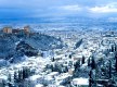 La colina de la Alhambra y Granada bajo la nieve.