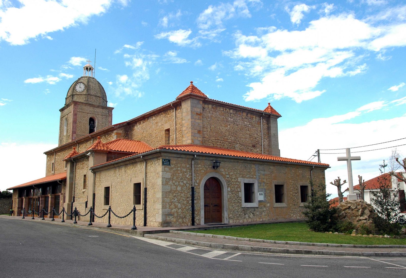 Iglesia Nuestra Señora de las Lindes (Iglesia Parroquial de Suances)