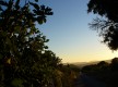 Vers le Castellet par le chemin des Puech au soleil couchant