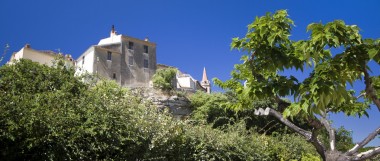 Découverte du village perché de La Cadière, à l’âme provençale