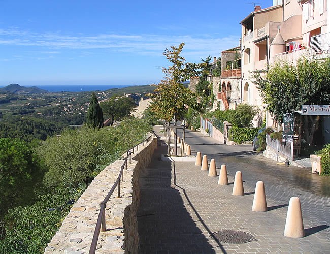 Les remparts du Castellet village