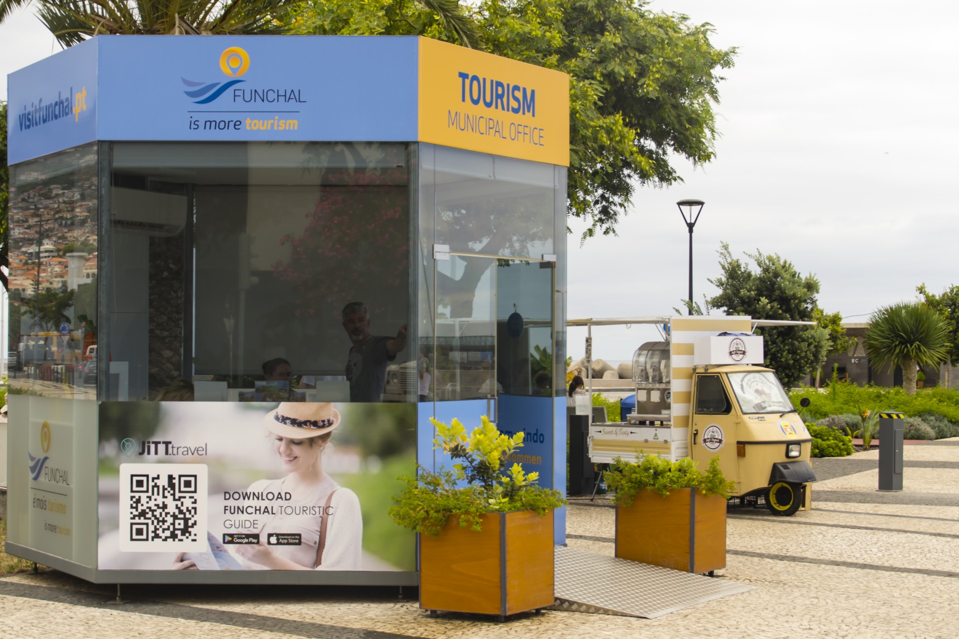 Posto de Turismo na Avenida do Mar