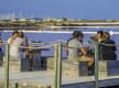 Un bar à vins les pieds dans l'eau