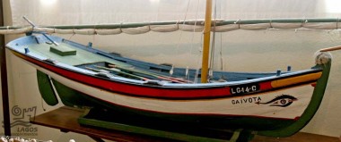 Canoa algarvia Barco da pesca local - modelo do acervo do Museu Municipal d