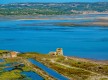 La plage de la Vieille Nouvelle et sa tour à signal