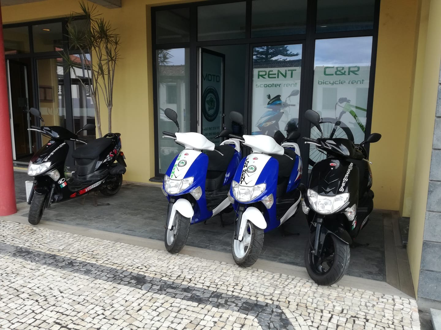 Moto Rent C&R (Location de Véhicules Motorisés)