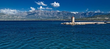 Calvi au pied des montagnes Corses (P.Bona)