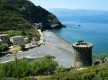 Tour de Negru et Plage de galets noirs(Ph.J.RATTAT)