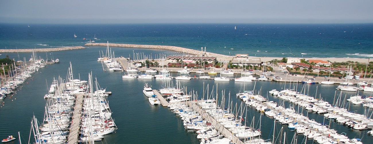 Près de Perpignan. 80 tonnes de sable, paillotes… Cette ville va se  transformer en plage