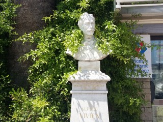 Le buste d'Alfred Vivien