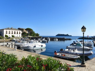 Petra Cinta** - Barcaggio - Cap Corse Capicorsu